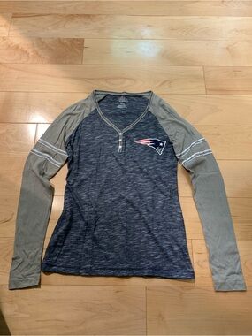 Patriots V-Neck Henley Long Sleeve Top | Women’s Small